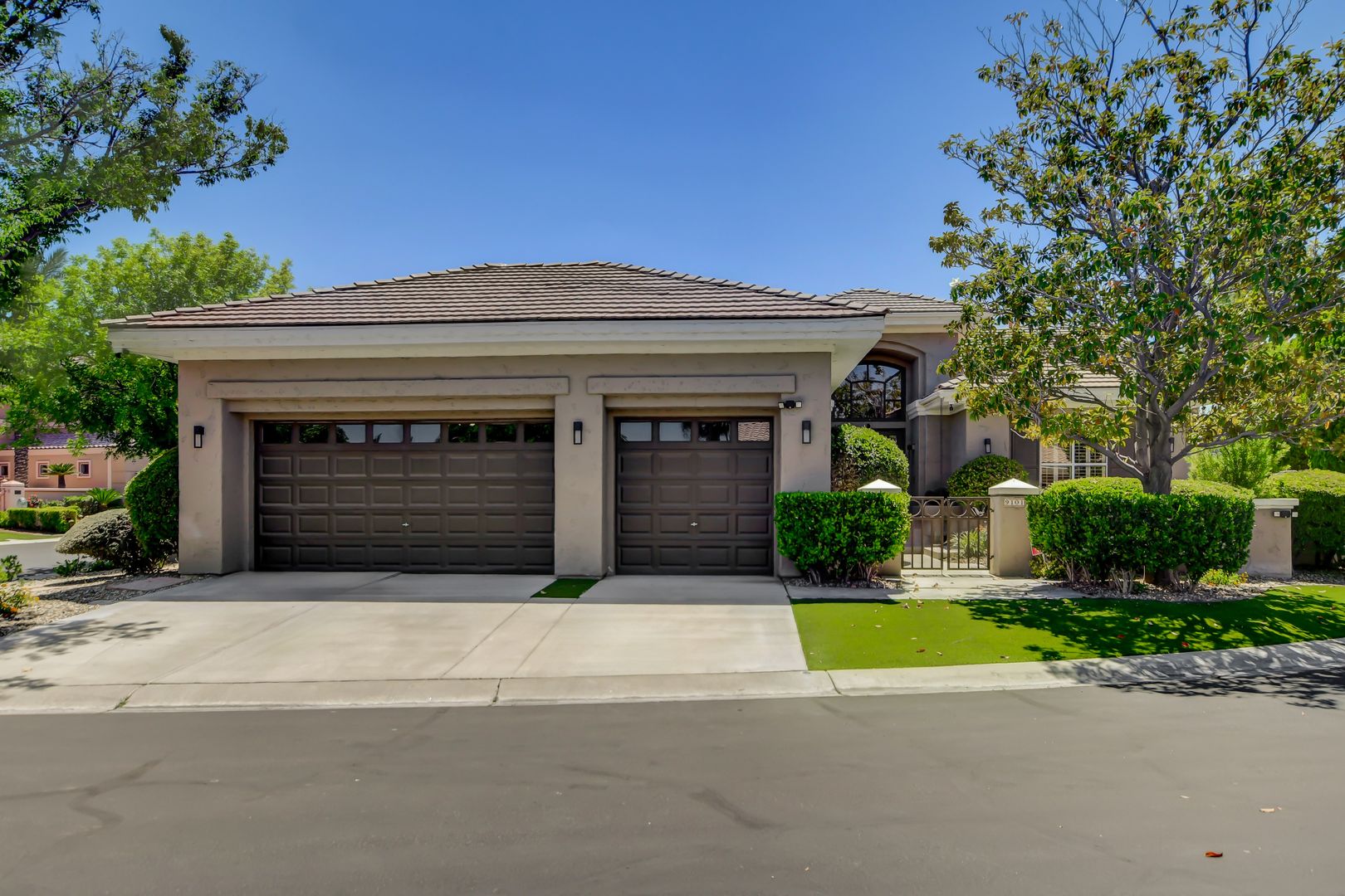 Las Vegas House: 9101 Crystal Lake Ct