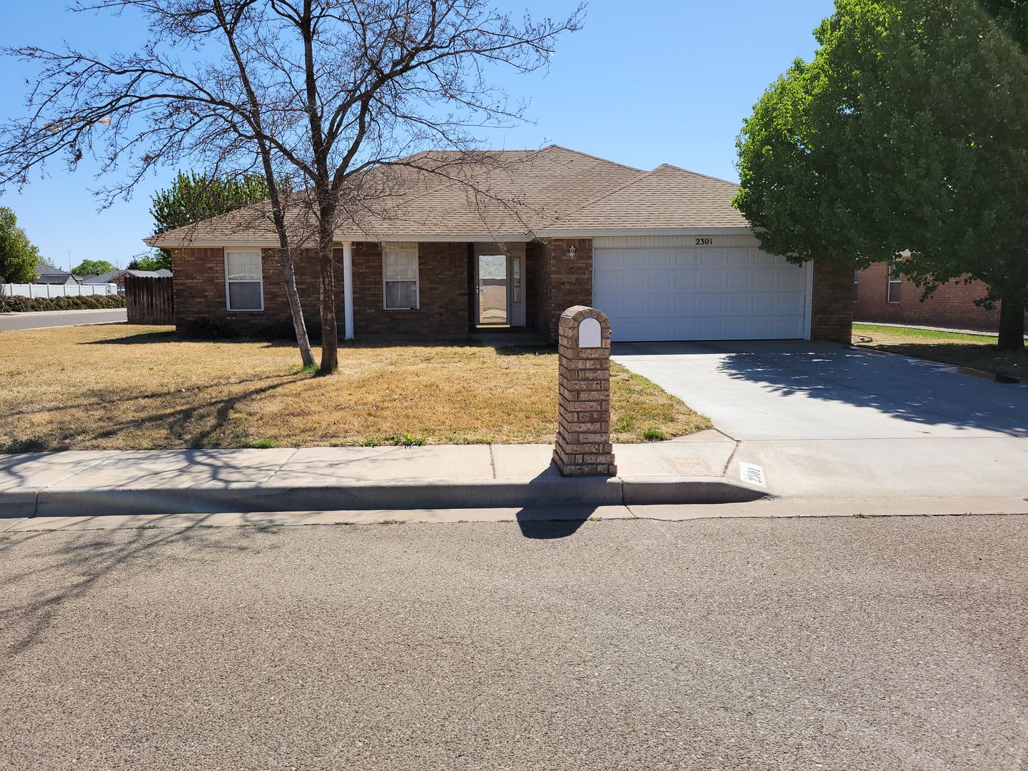 Clovis House: 2301 Jadyn Ln.