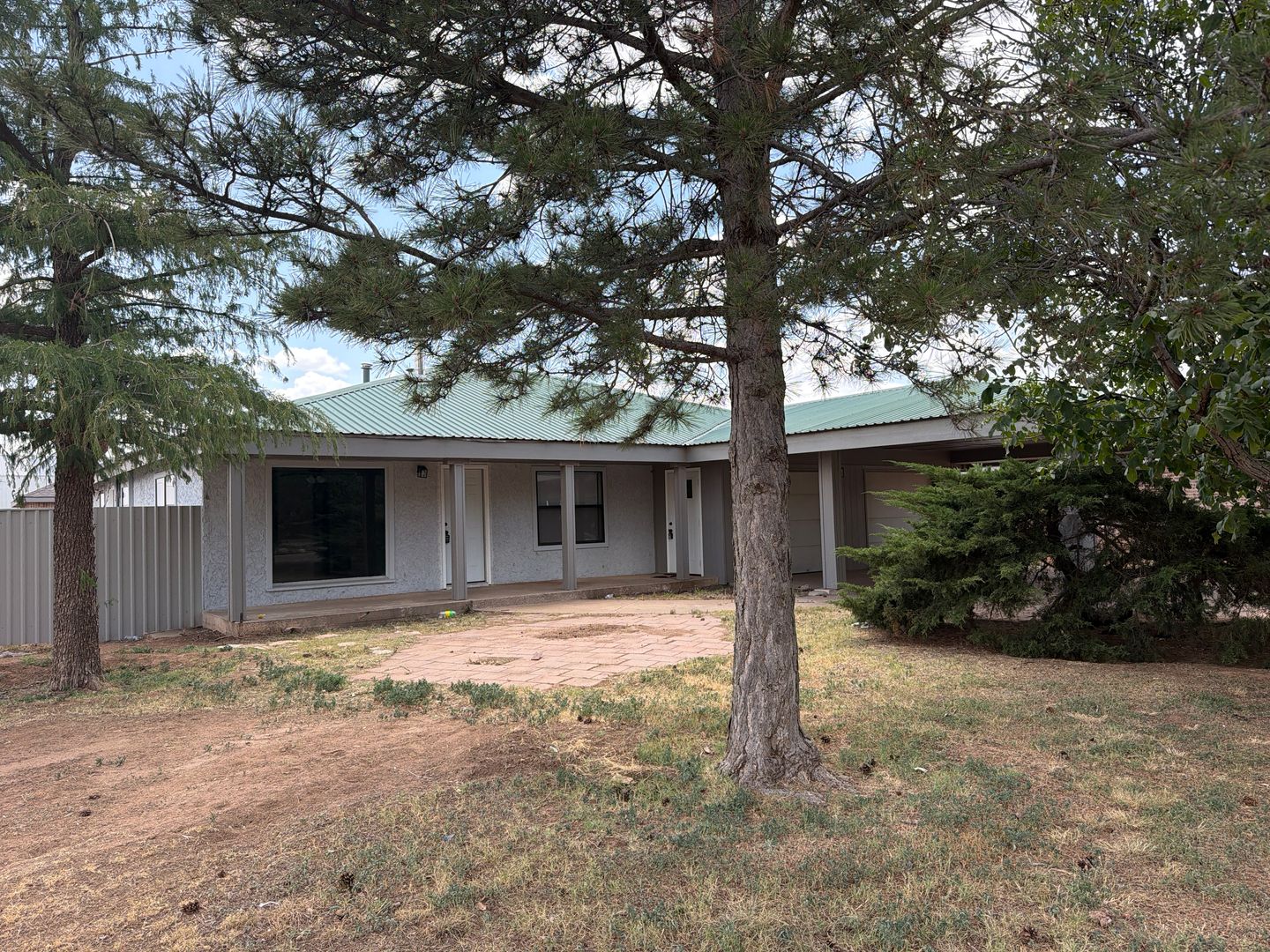 Clovis House: 1809 E. Grand Ave.