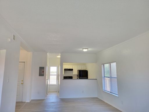LUXURY LARGE UNIT IN EAST CLOVIS ALL NEW INTERIOR
