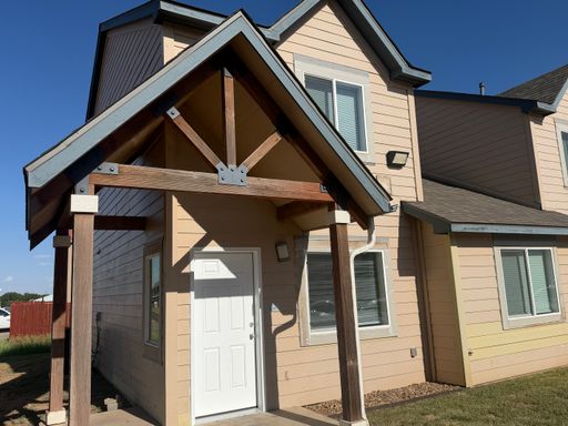 UPDATED TOWNHOME IN NORTH CLOVIS