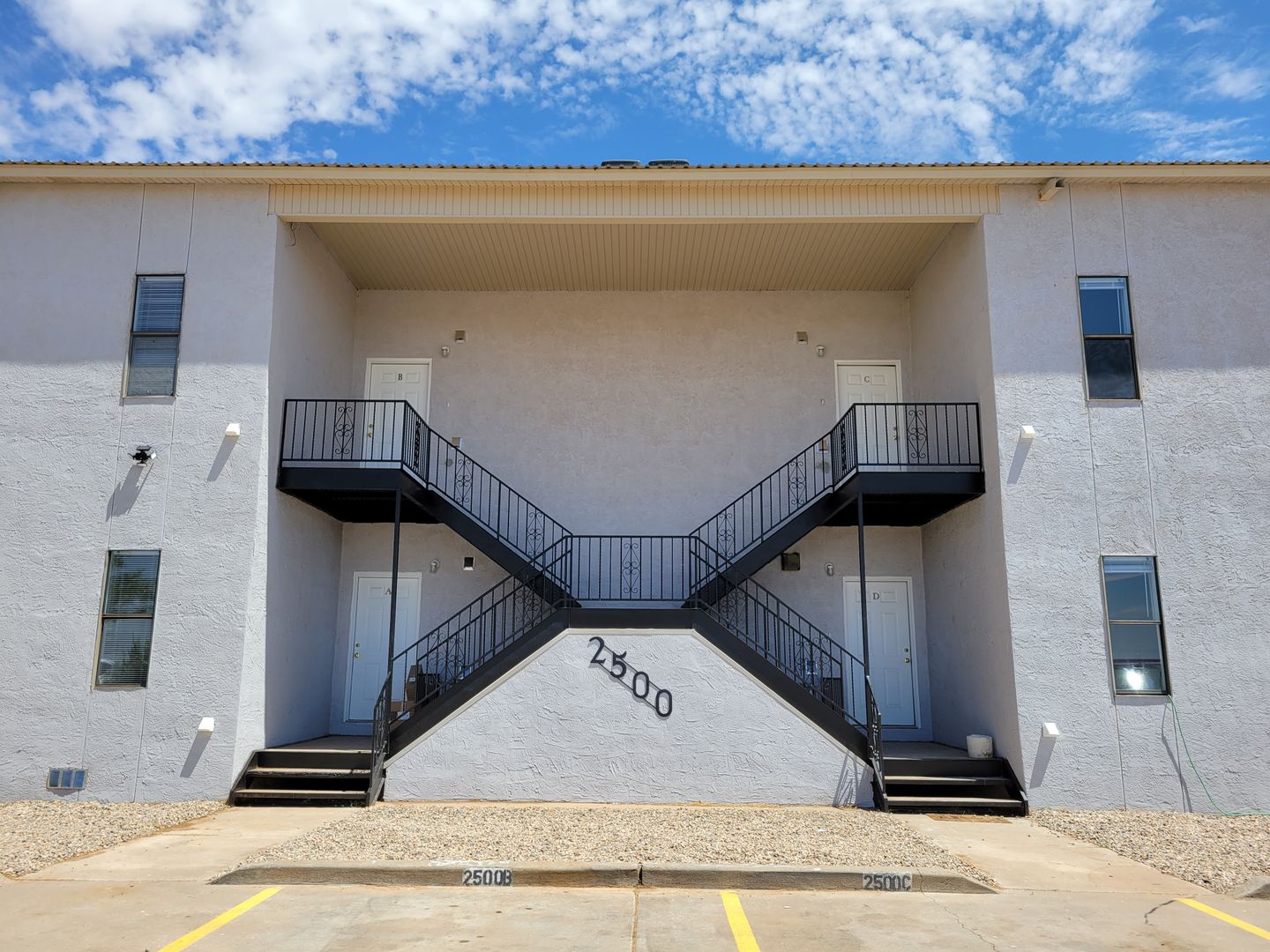 Clovis Apartment: 2500 E. 7th St. Apt B