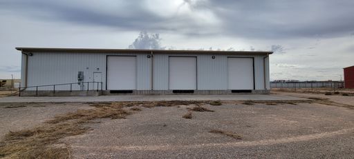COMMERCIAL WAREHOUSE/SHOP AVAILABLE – photo 1