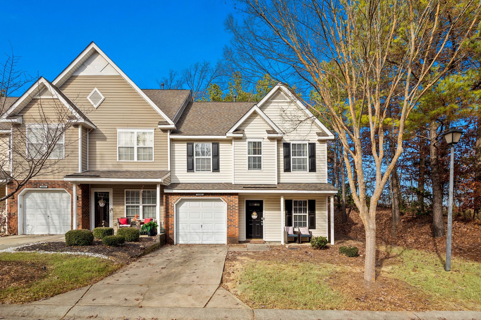 Charlotte Townhome: 16865 Timber Crossing Rd.