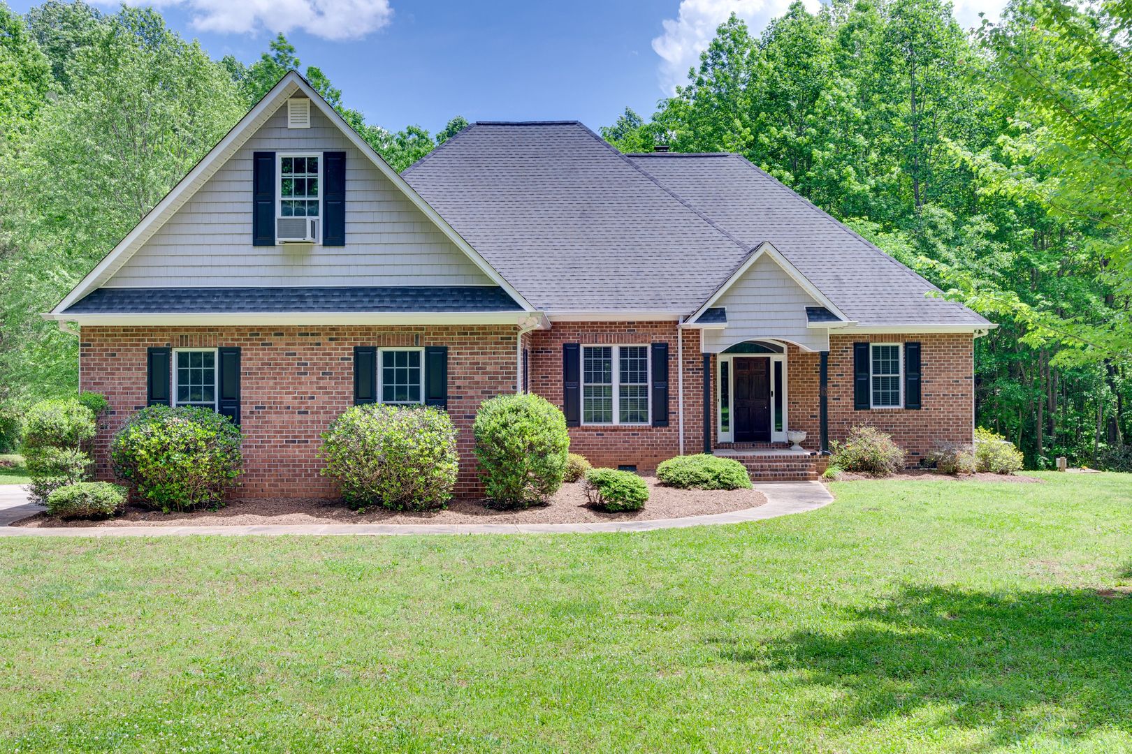 Lake Wylie House: 646 Harper Davis Rd.