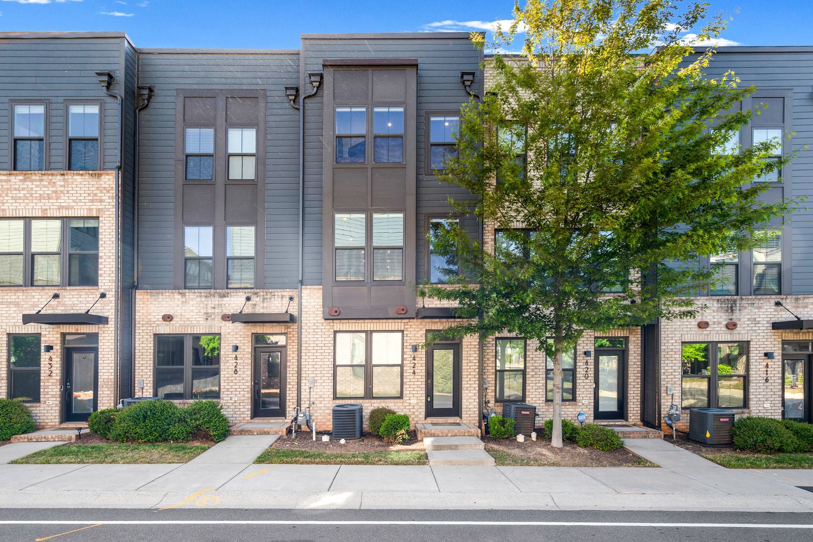 Charlotte Townhome: 424 Music Hall Way