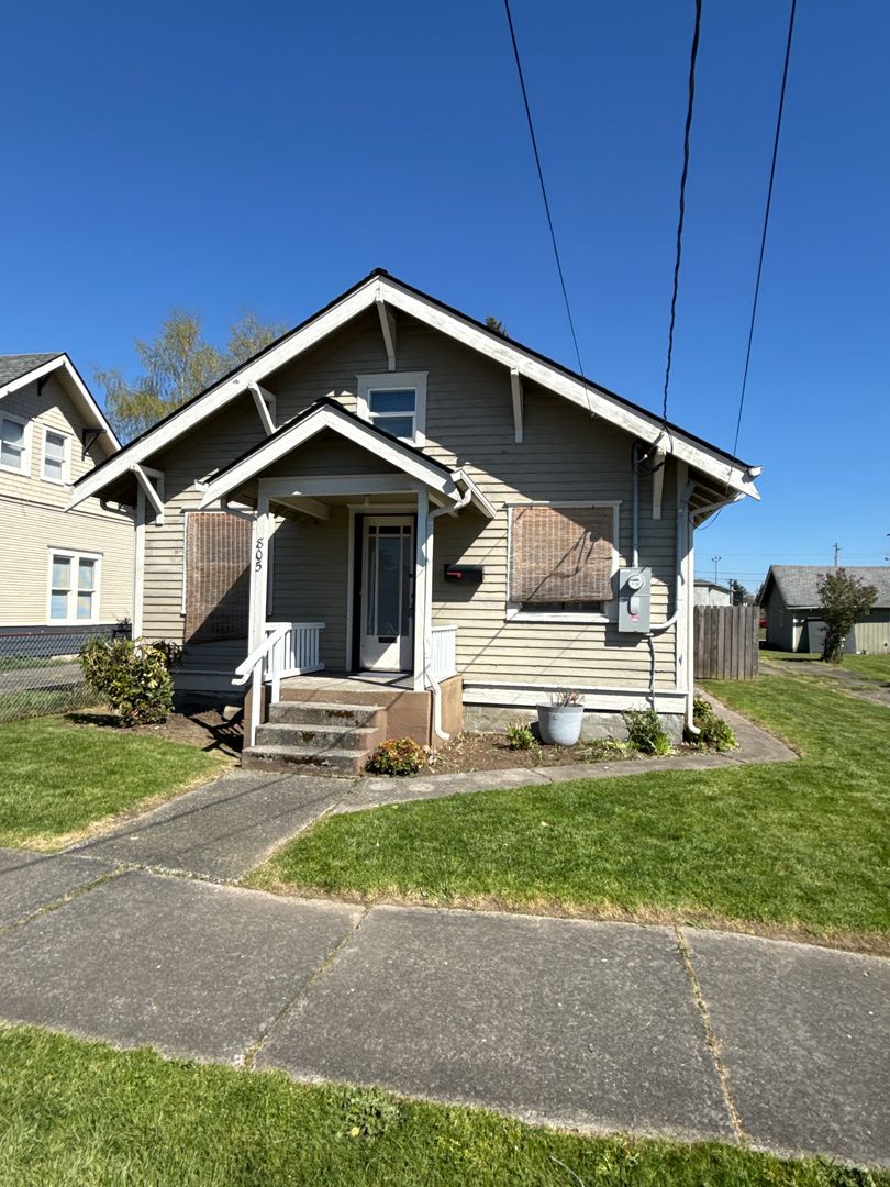 Puyallup House: 805 3rd St SW