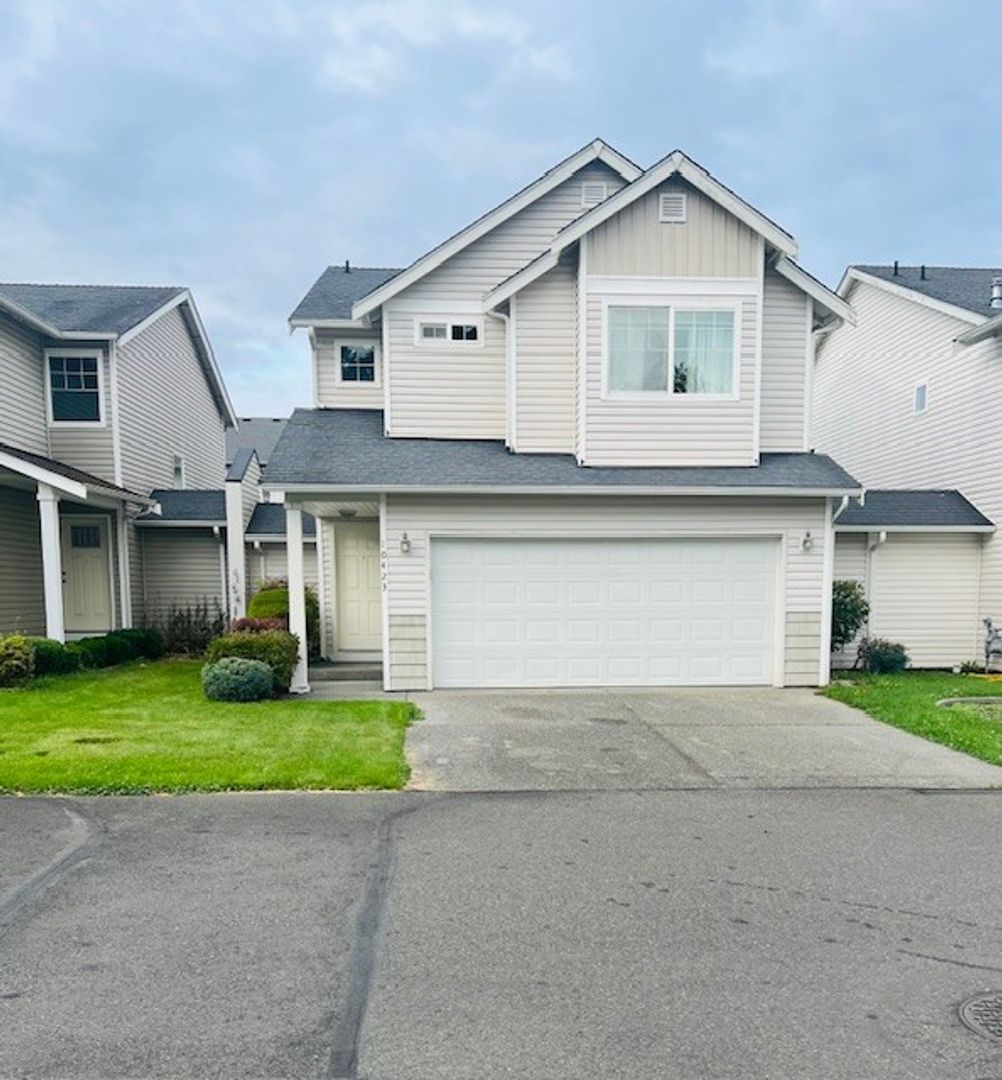 Graham House: 10423 198th St Ct E