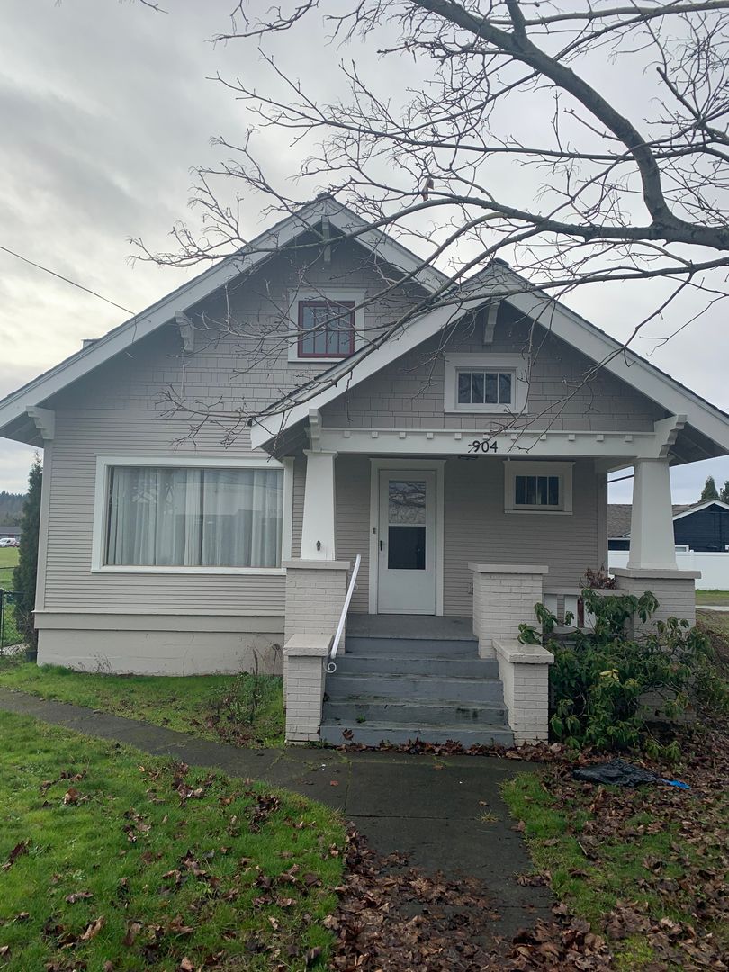 Puyallup House: 904 Fair View Dr