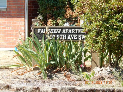 Downtown Puyallup Charming 2 Bedroom Apartment – photo 1