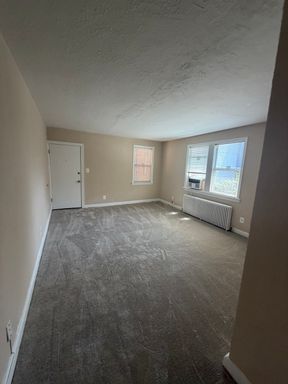 Charming 2 Bedroom, 1 Bath Apartment – $1,500/month – photo 1
