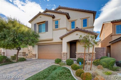 2 Master Suites with 2 Master Bathrooms (1 upstairs & 1 downstairs). 2 Laundry areas. Gated Community of Southern Highland – photo 1