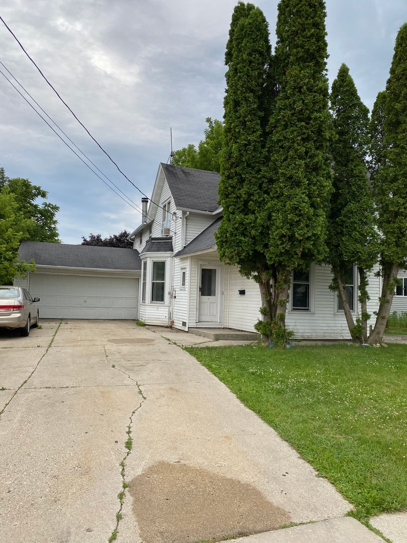 Manitowac Apartment: 3117 Mero St