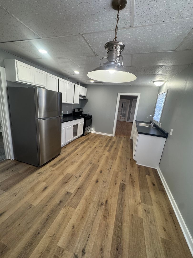 Green Bay Apartment: 1821 Shawano Ave