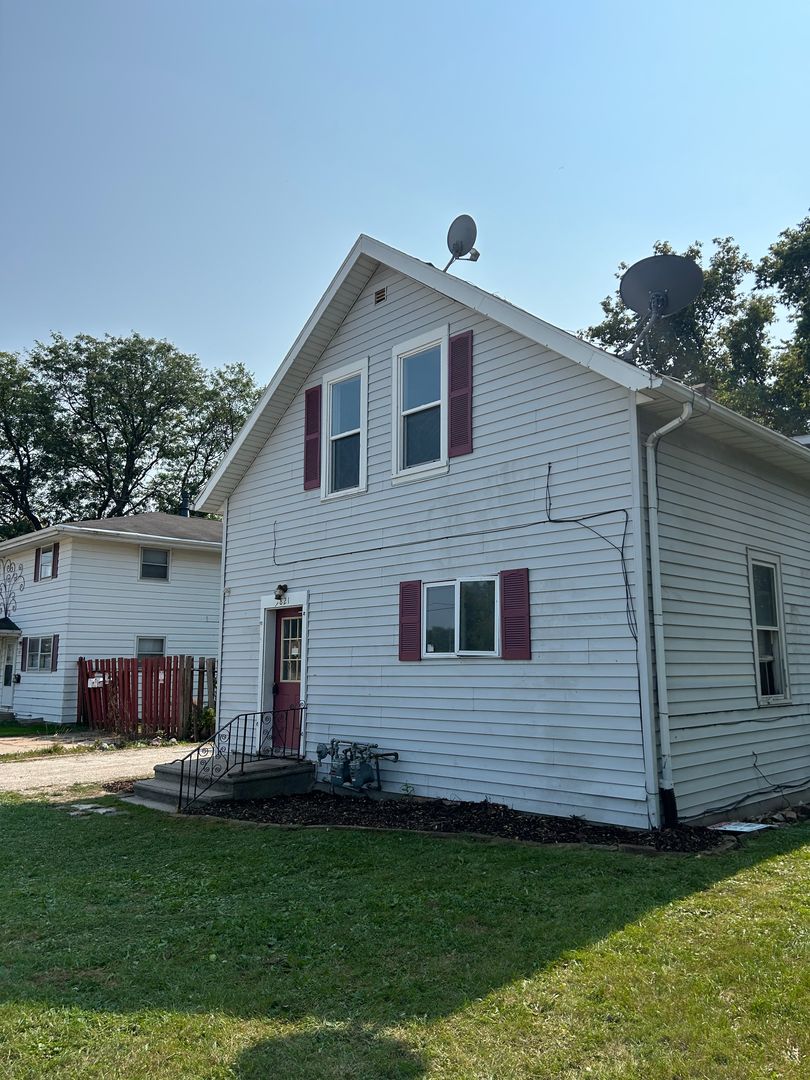 Green Bay Apartment: 1821 Shawano Ave