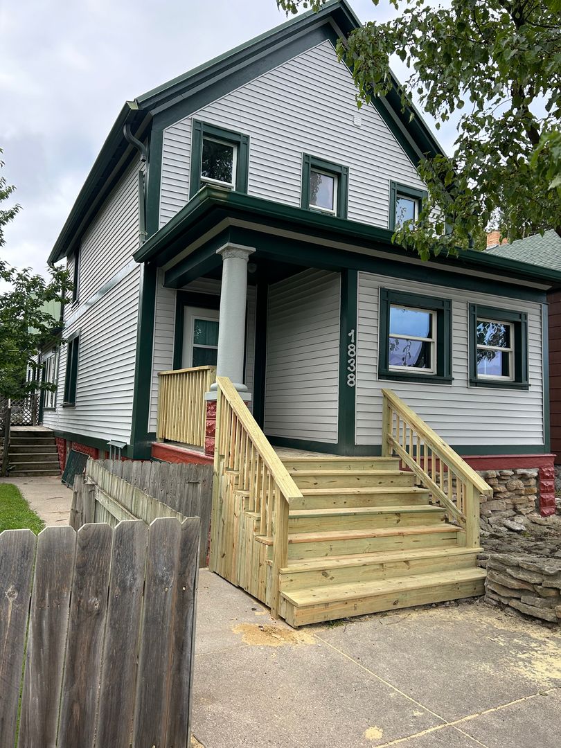 marinette Apartment: 1838 wisconsin st