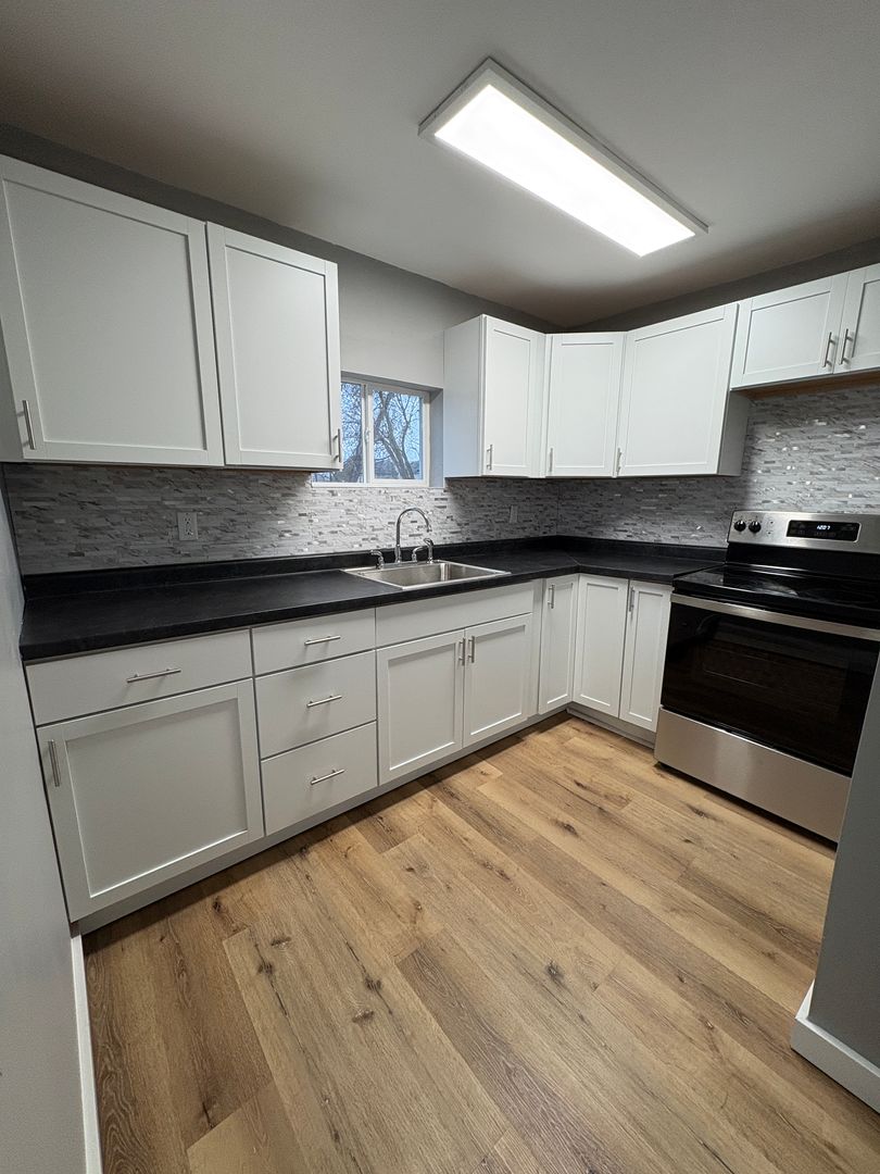 Gillette Apartment: 313 e first street