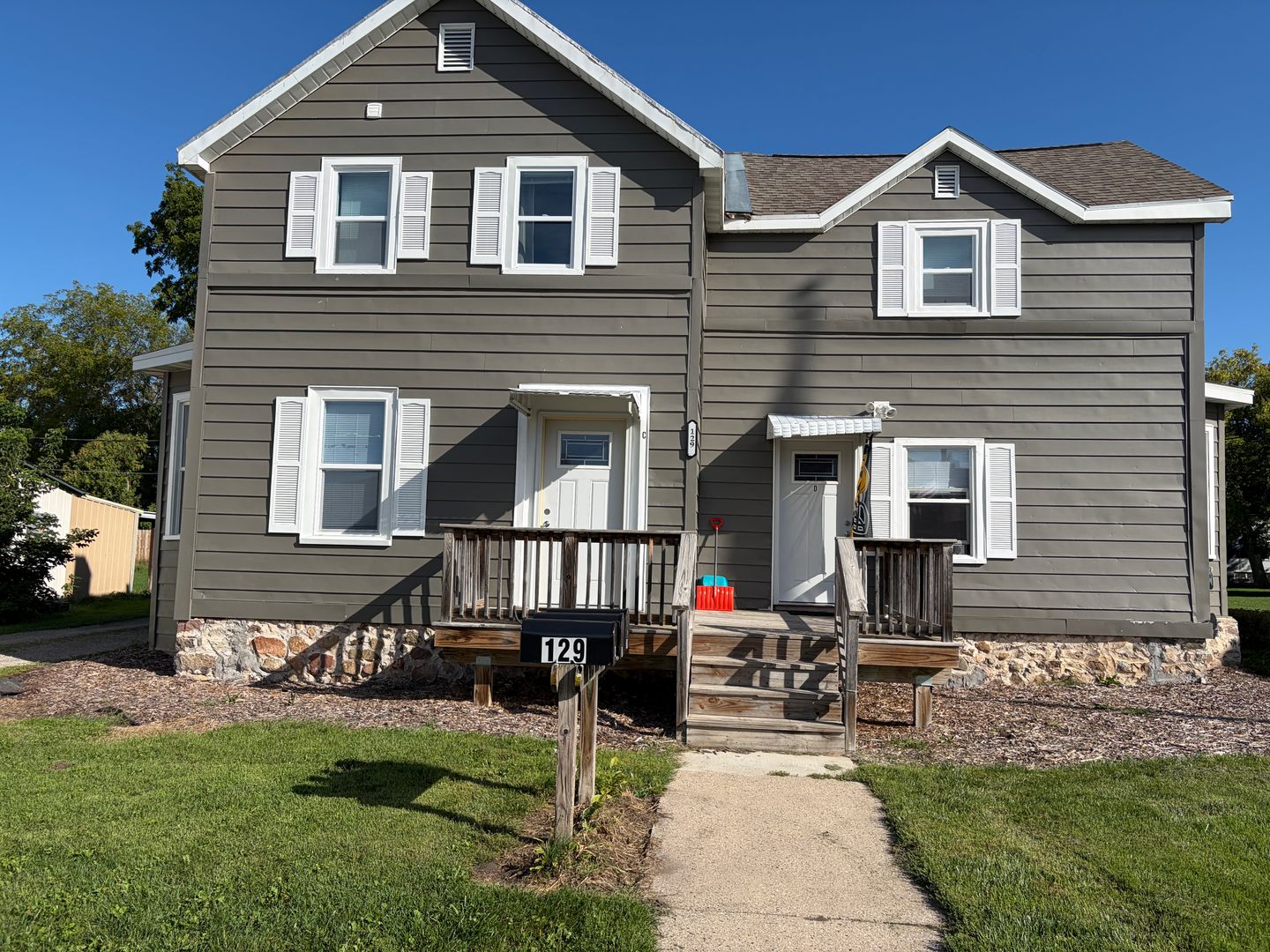 Oconto Apartment: 129 Congress Ave