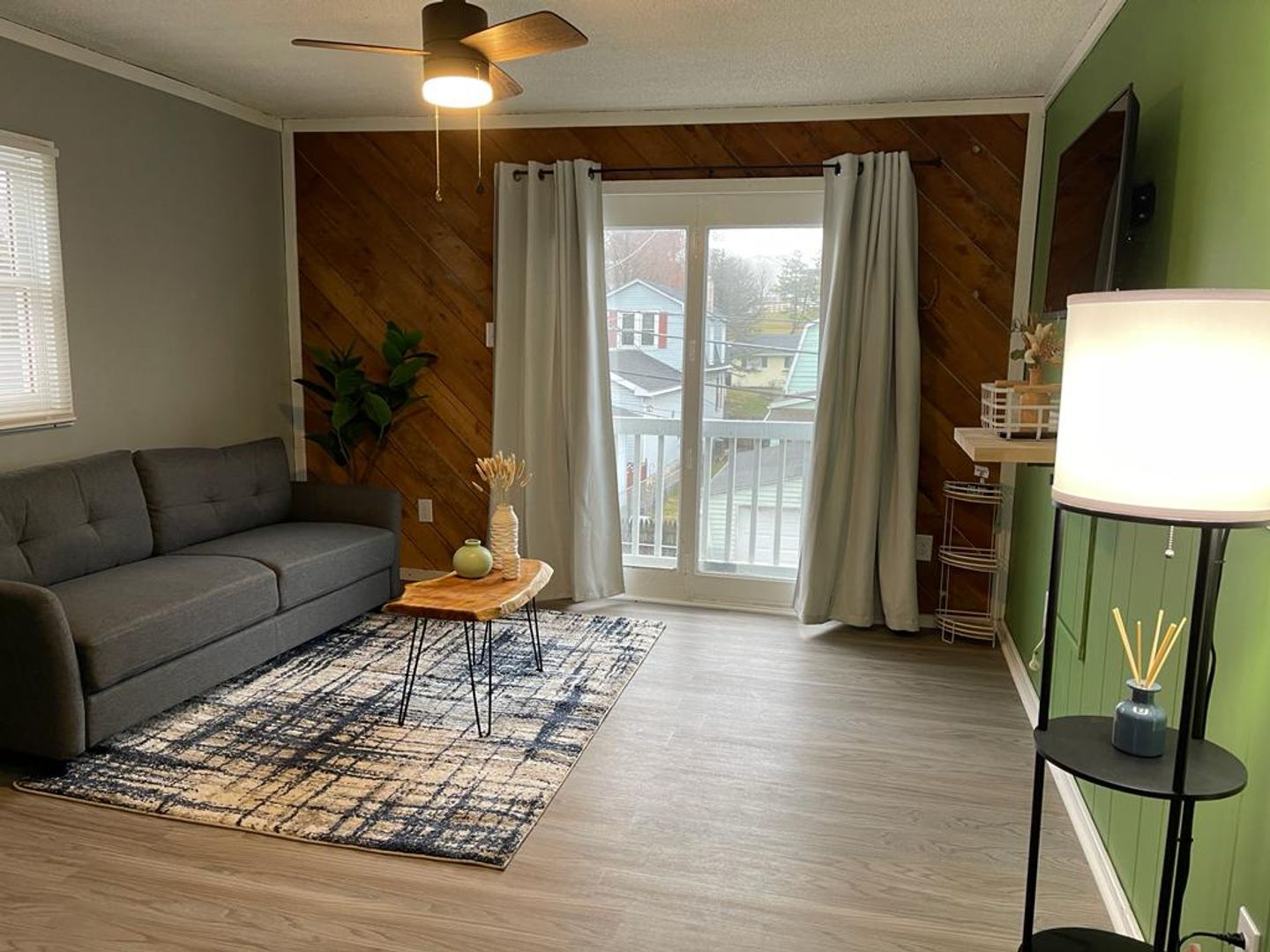 Freemansburg Apartment: 127 Clearfield St