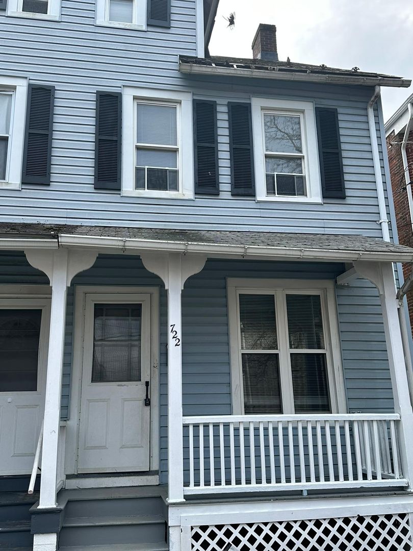 Bethlehem House: 722 Itaska St