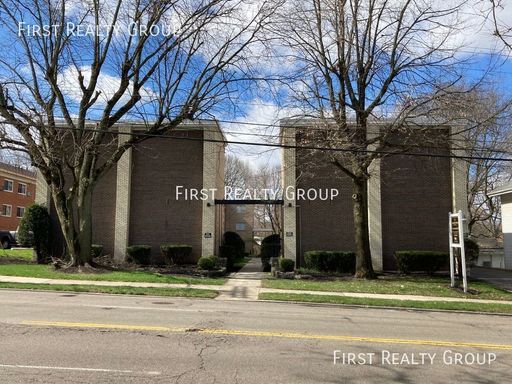 1 Bedroom, 1 Bath Garden Walk-Up Apartment. Move in Ready! – photo 1