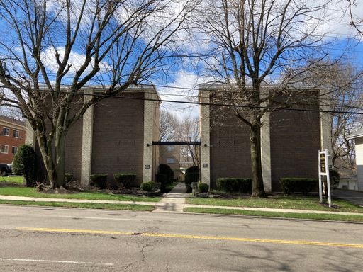1 Bedroom, 1 Bath Garden Walk-Up Apartment. Move in Ready! – photo 1