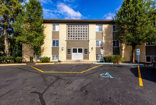 Back to School Special! 1/2 off 1st Month's Rent through Labor Day! – photo 1