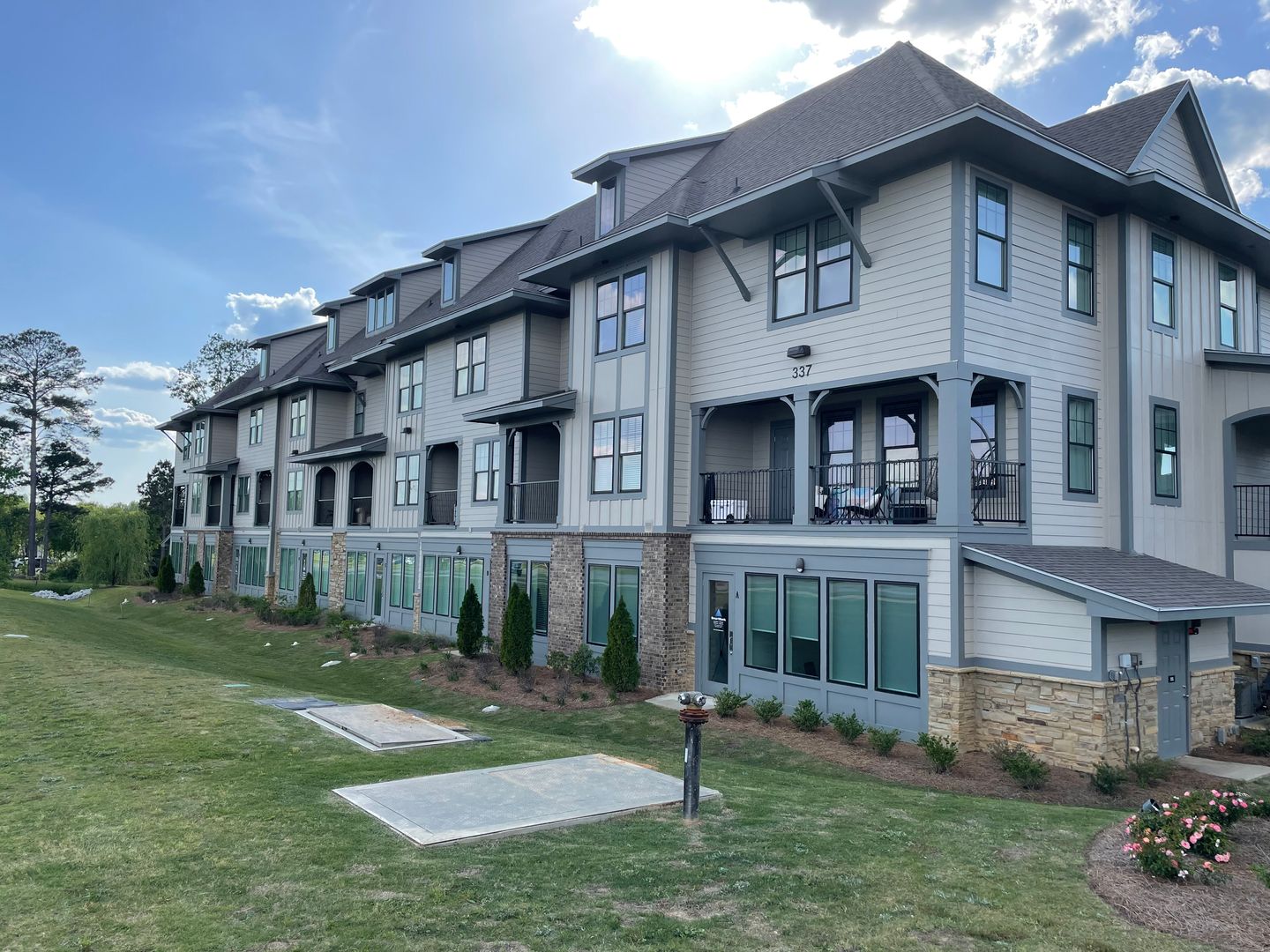 Auburn Townhome: 337 Airport Rd