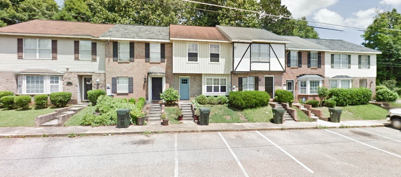 Auburn Townhome: 1008 Chinook Street