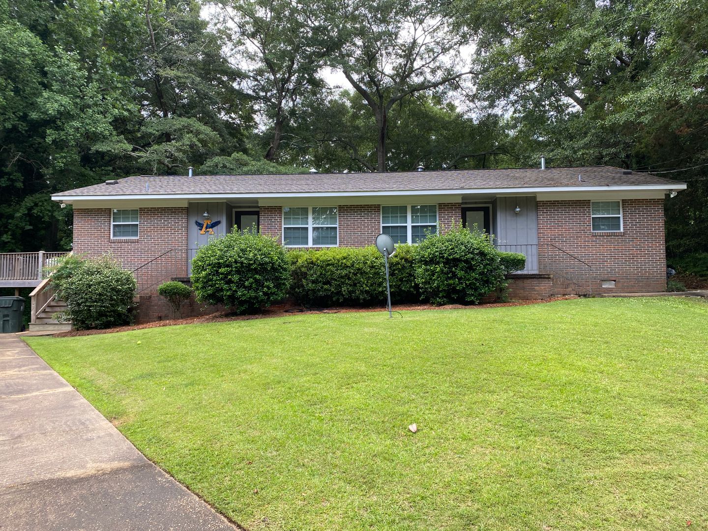 Auburn House: 540 Godfrey Lane