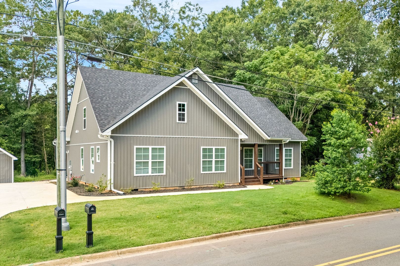 Auburn House: 327 Byrd Street