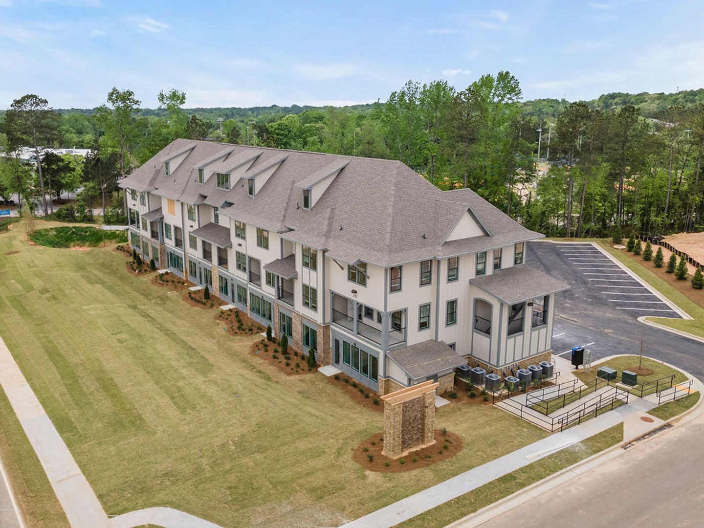 Auburn Townhome: 337 Airport Rd