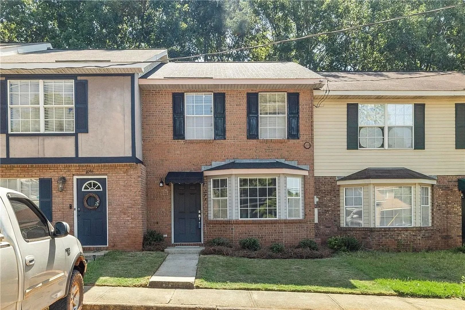 Auburn House: 1094 Chinook Street