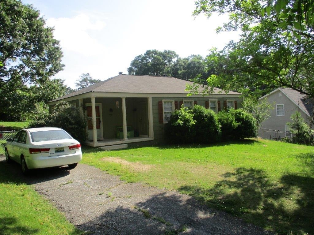 Auburn House: 919 Lakeview Drive