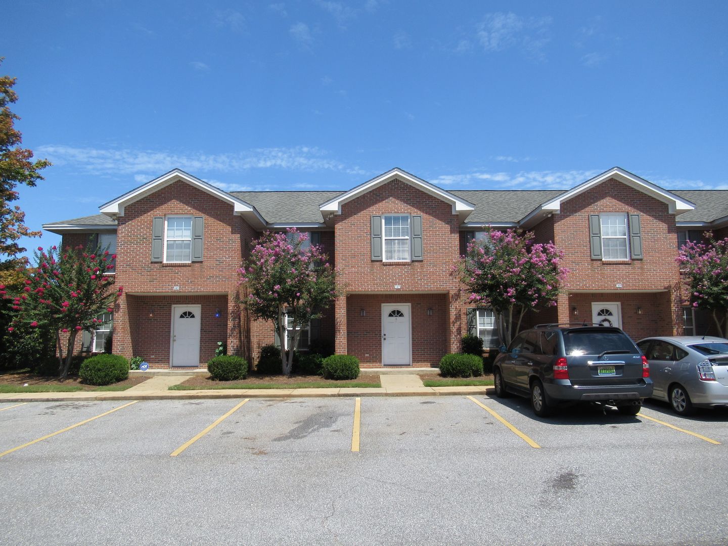 Auburn Apartment: 1477 N. Donahue Dr.