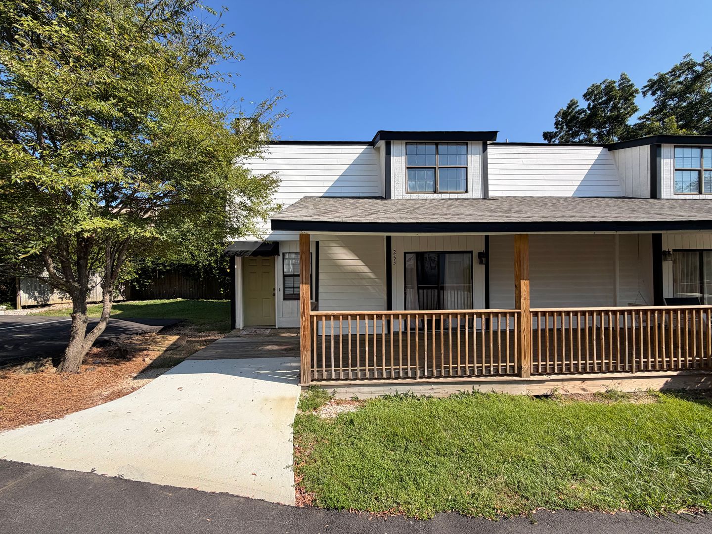 Auburn Townhome: 253 A E. Glenn Ave.