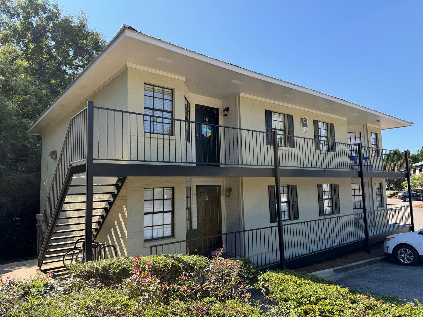 Auburn House: 315 E. Magnolia Ave., #221