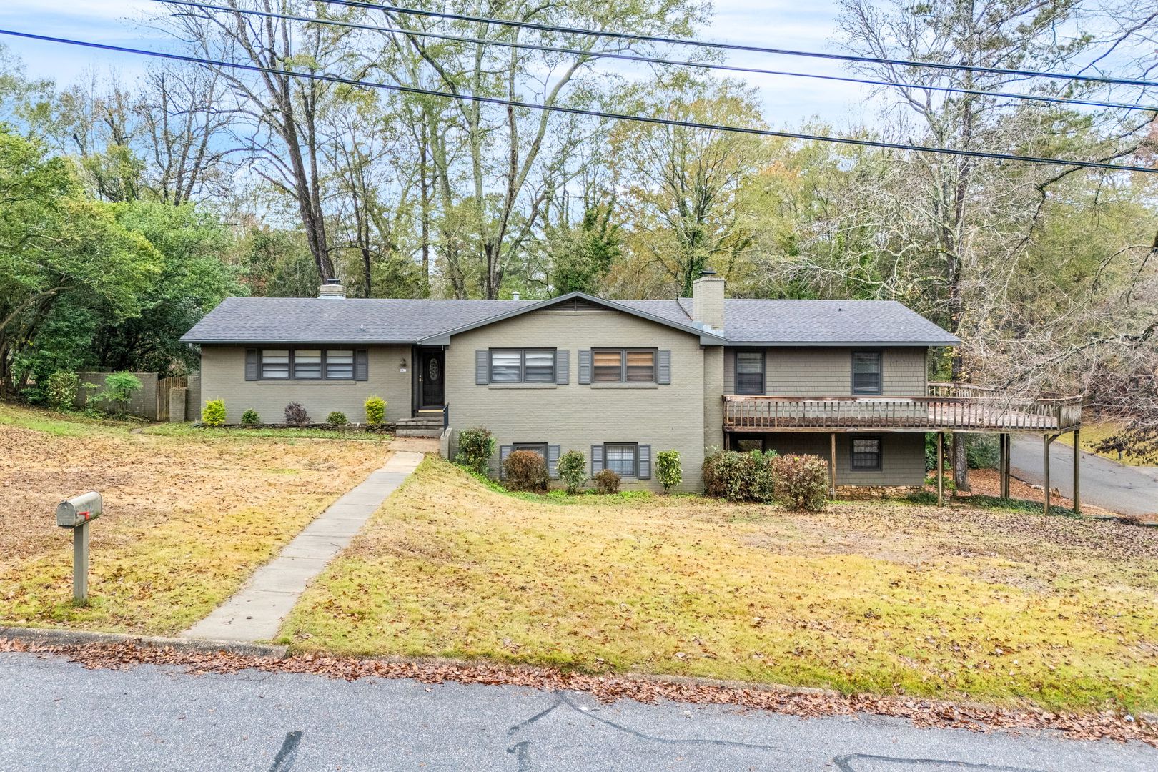 Auburn House: 302 Bowden Drive