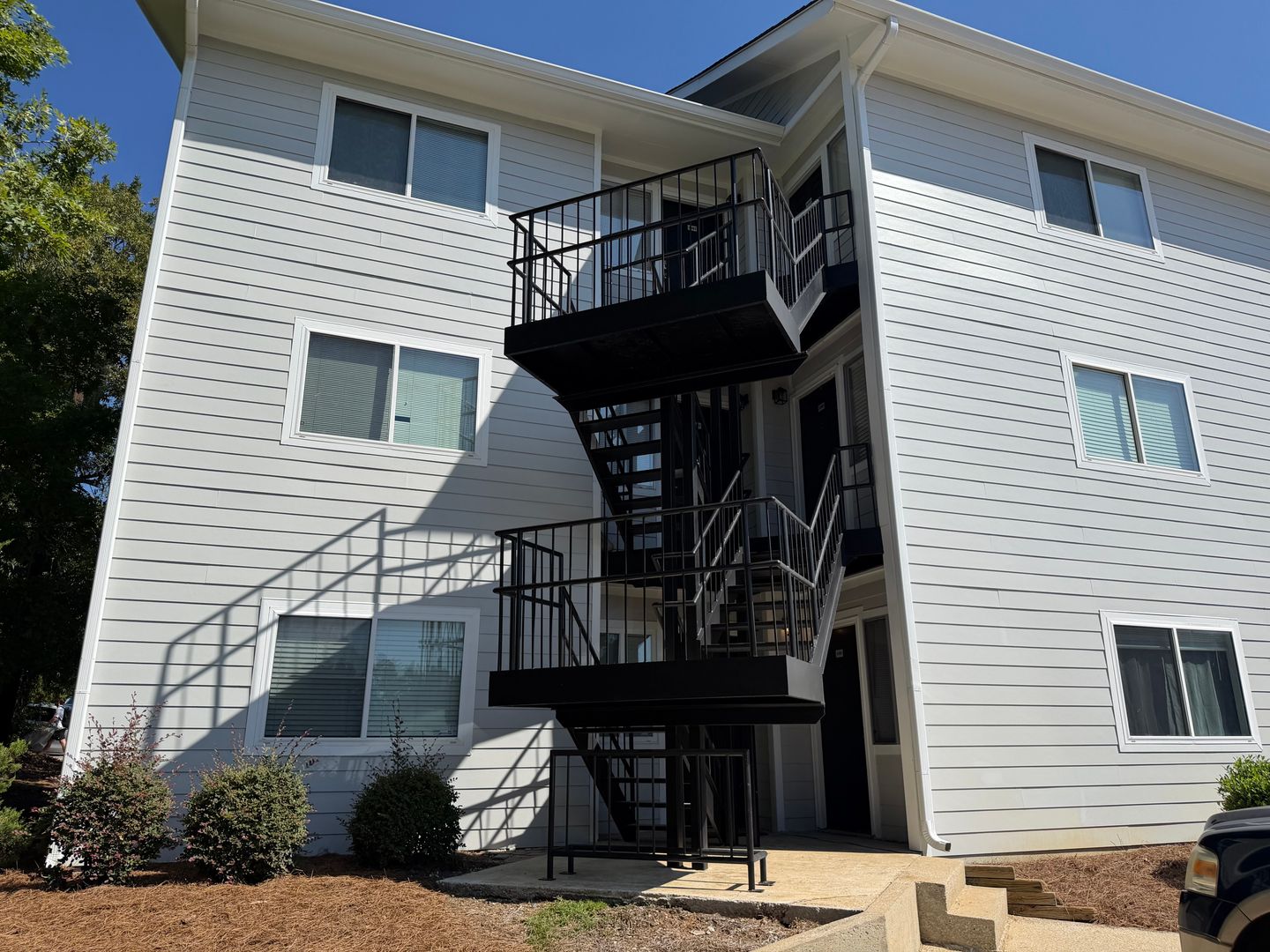 Auburn Apartment: 555 W. Glenn Ave., Unit A-102
