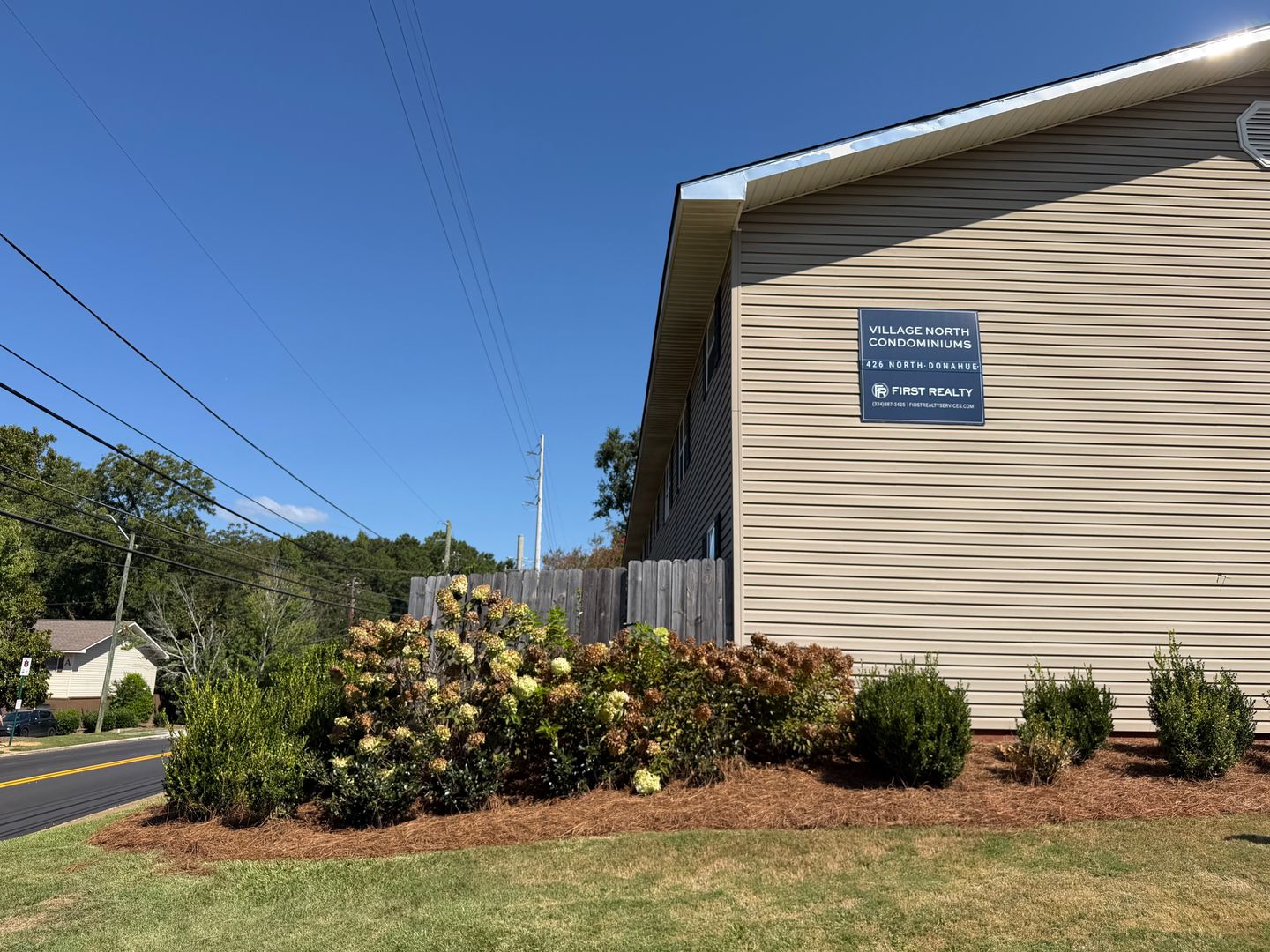 Auburn Condo: 426 N. Donahue Dr. #9