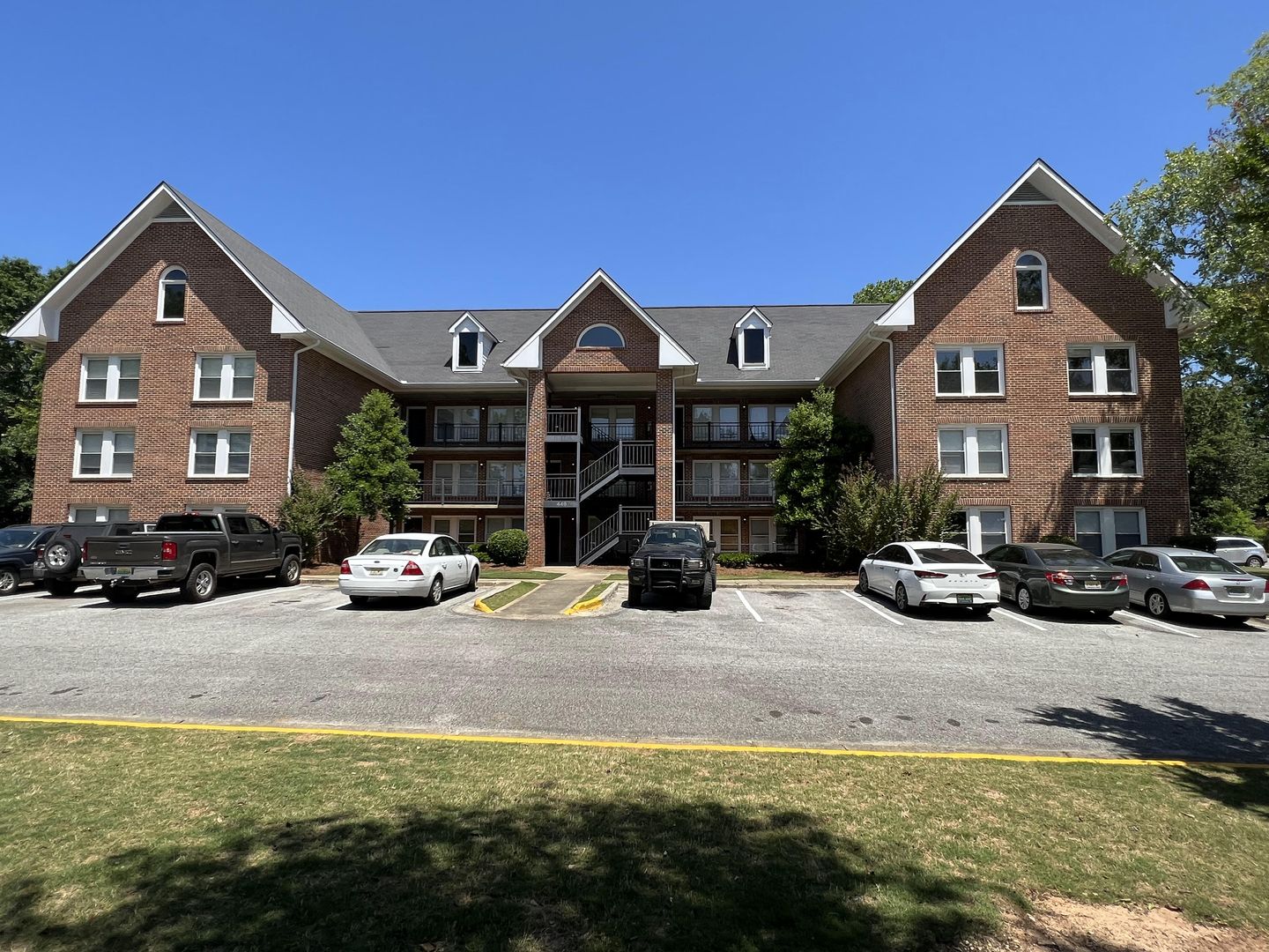 Auburn Condo: 427 Harper Avenue #15