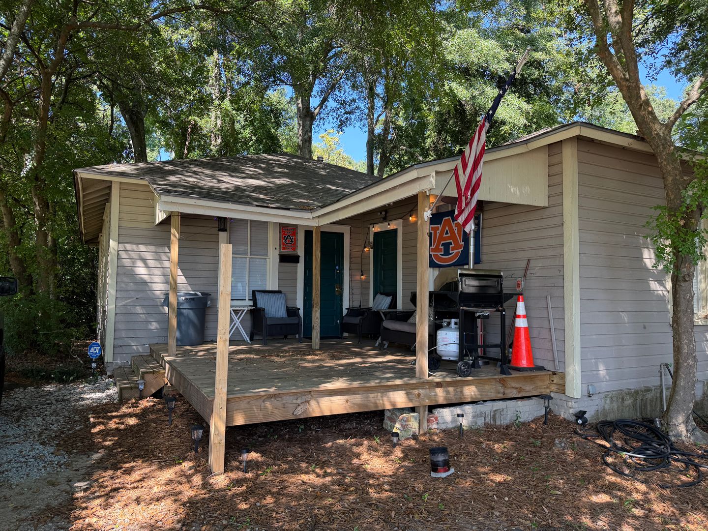 Auburn House: 138 Bragg Avenue