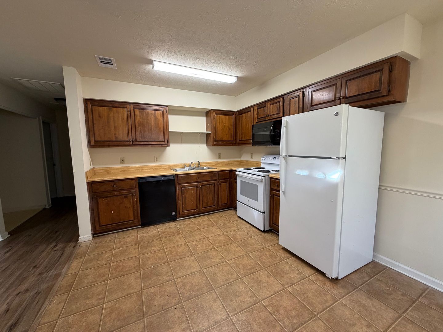 Auburn House: 1337 Kent Drive