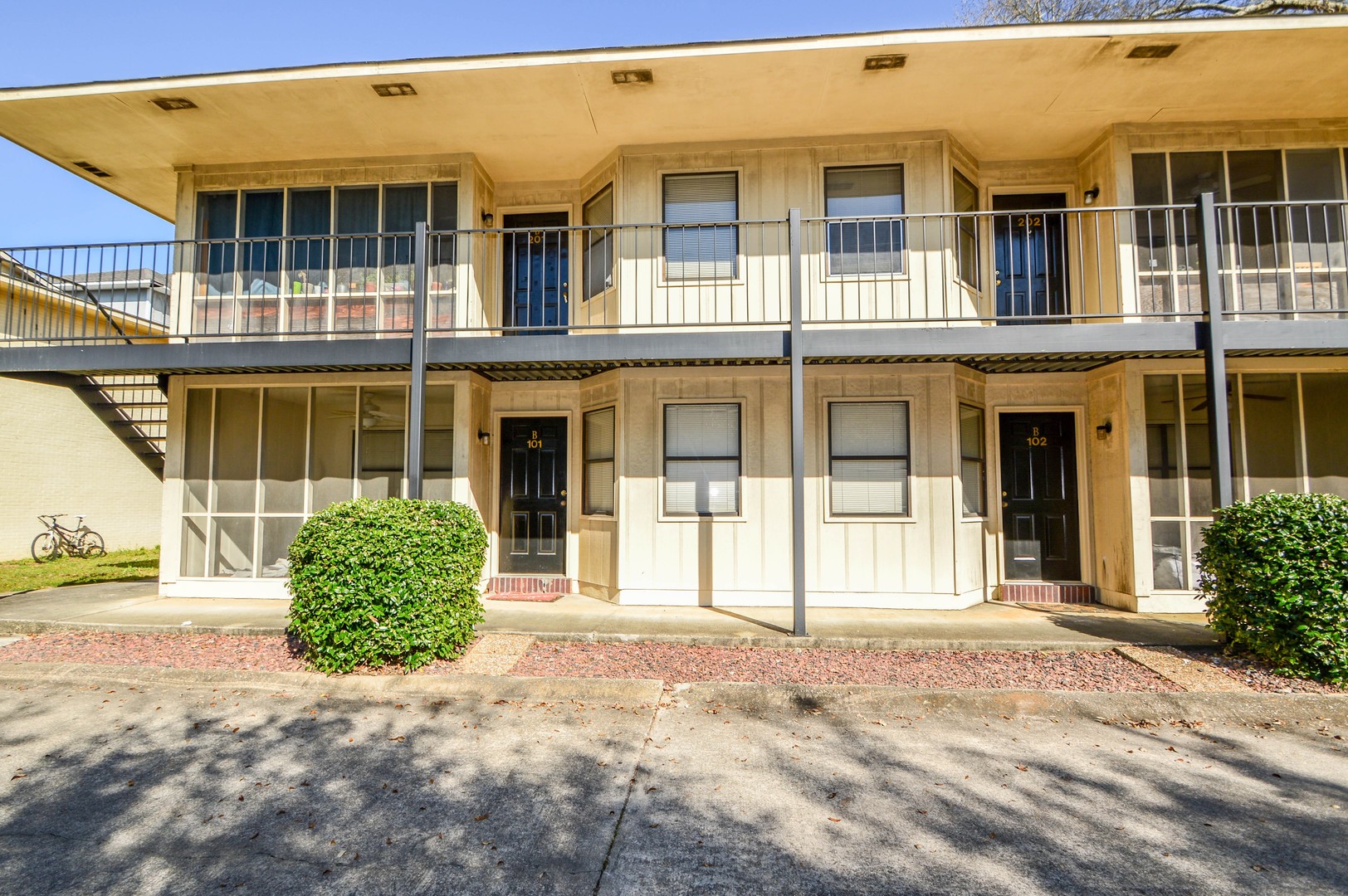 Auburn Apartment: 420 E. Magnolia Ave.