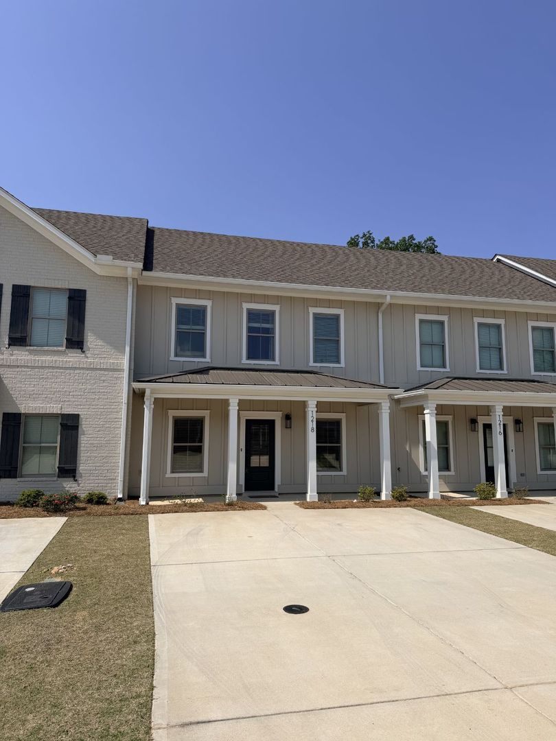 Auburn House: 1218 Tigers Tail Trail
