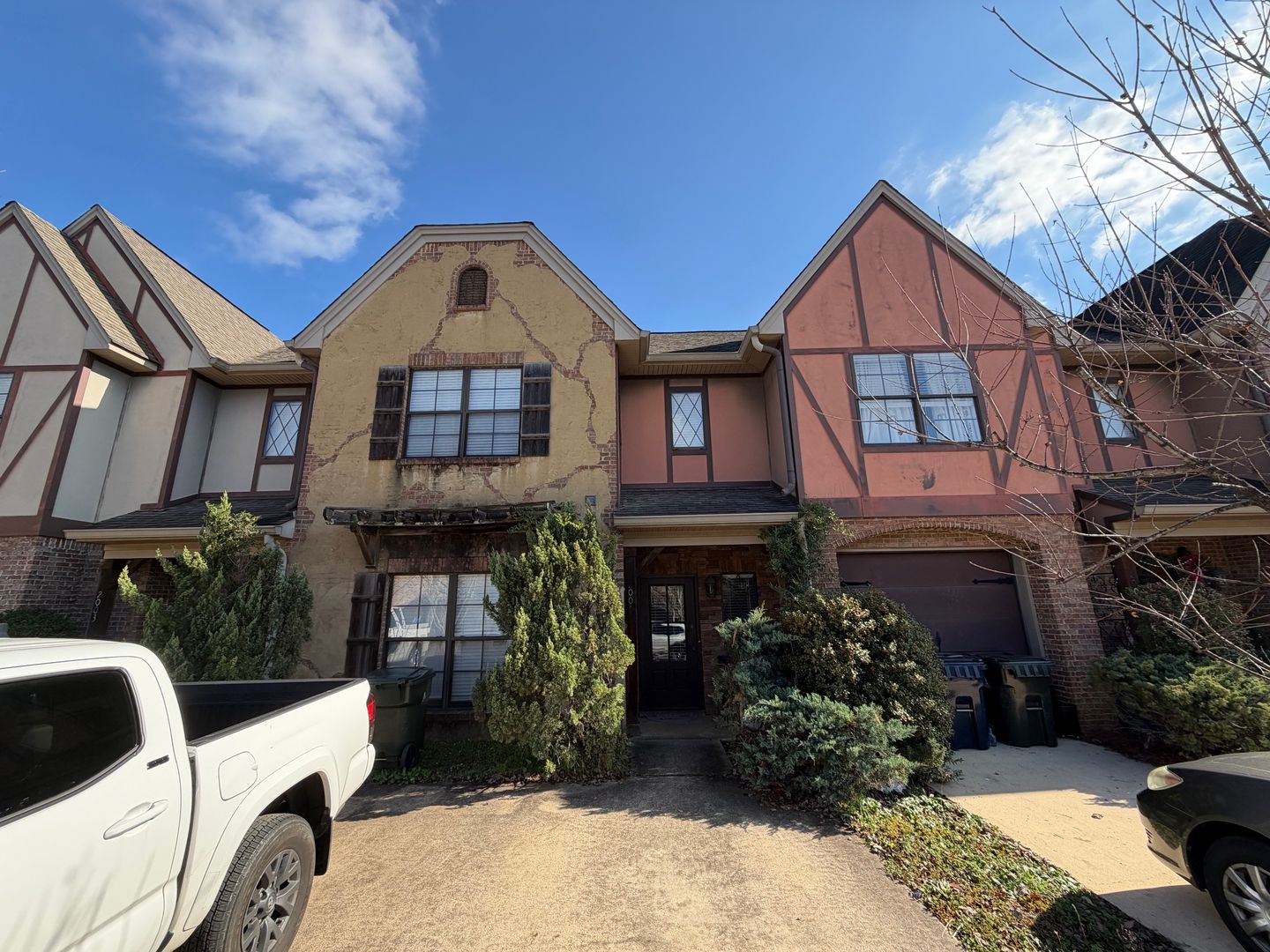 Auburn House: 2005 Stephanie Court