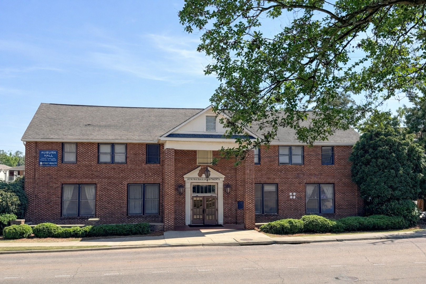 Auburn Apartment: 210 E. Thach Ave.