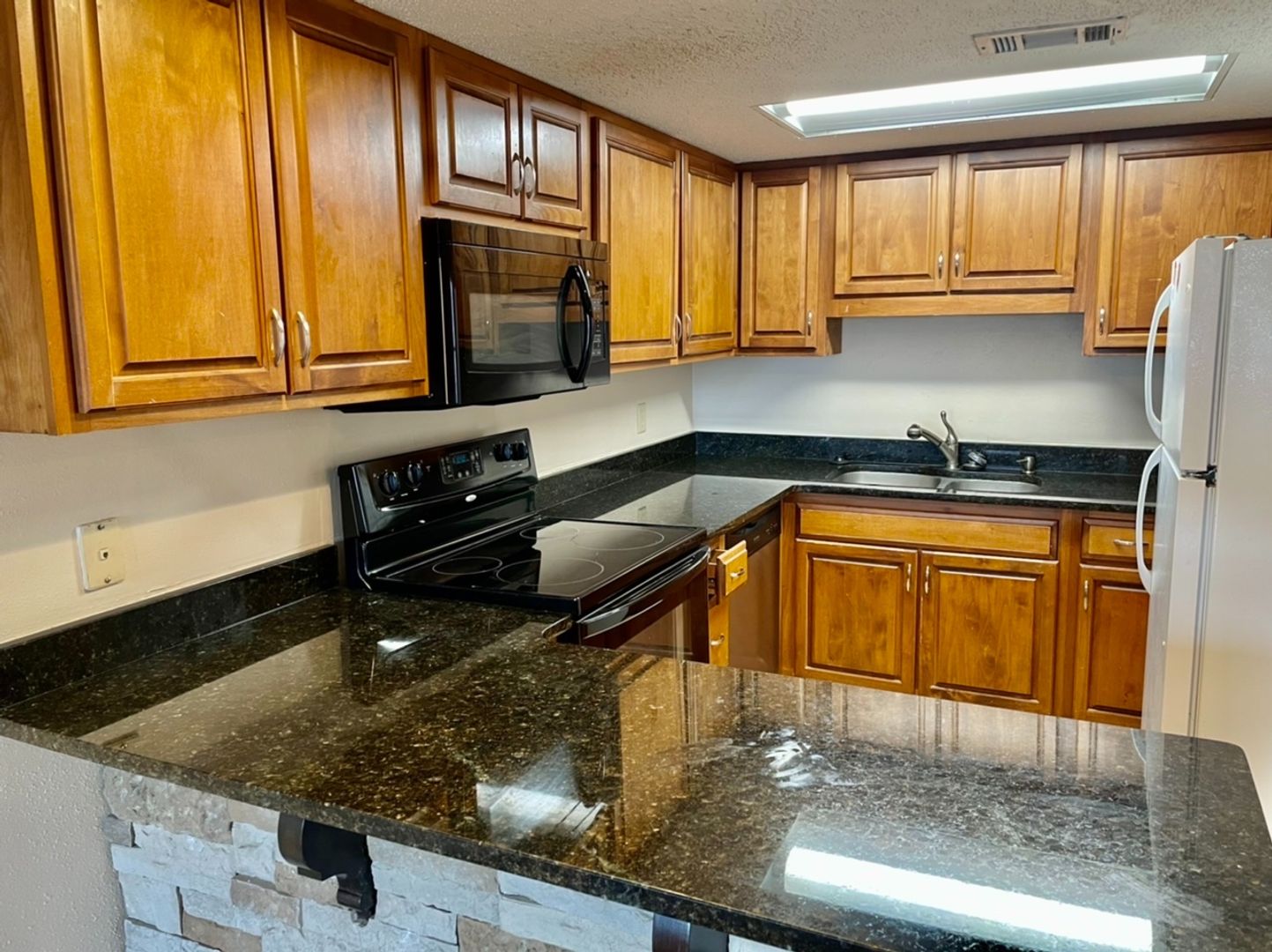 Auburn Condo: 429 Harper Avenue #15