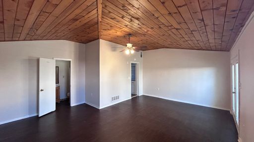 FOUR bedroom in Prime Location! – photo 1