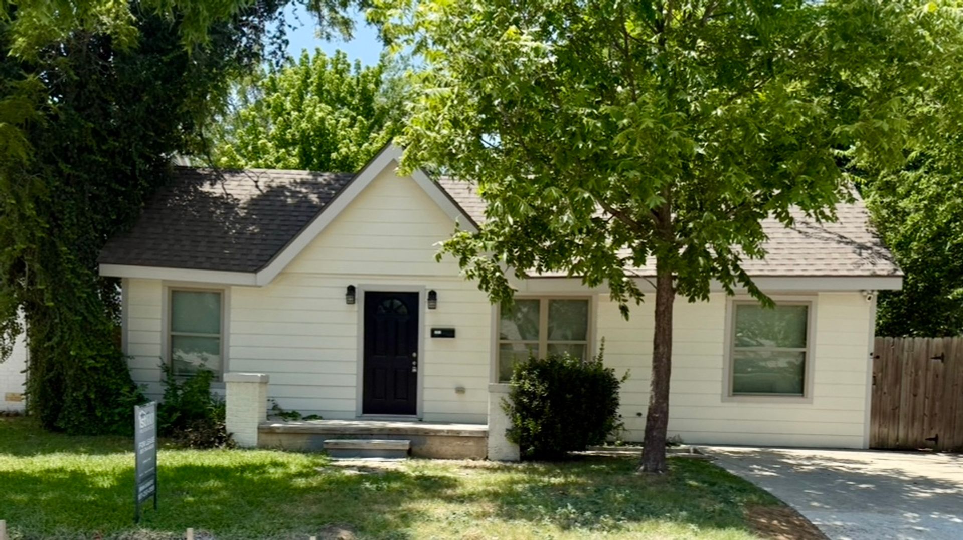 Fort Worth House: 2816 Gordon Ave